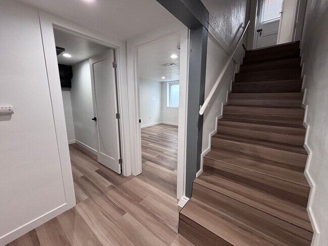 Building Photo - Newly updated 4 bedroom house in Laurelhurst neighborhood!