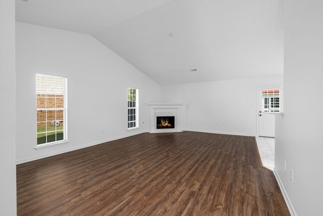 Building Photo - Recently renovated 3 bedroom, 2 bathroom h...