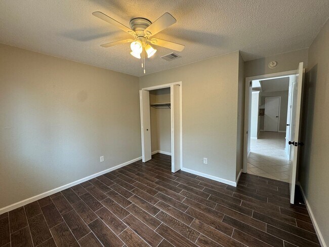Building Photo - 215 Greenlawn Blvd
