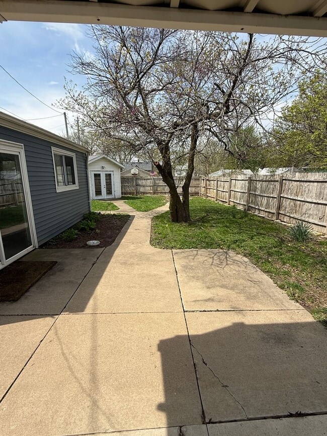 Building Photo - For Rent: Spacious 4-Bedroom Home in Moline, IL – $1,750/month