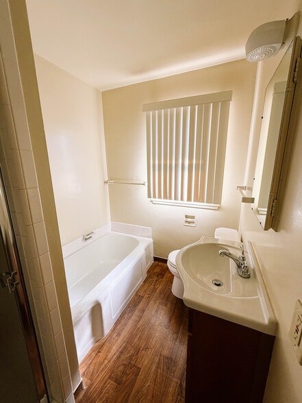 Building Photo - 226 N Marengo Ave