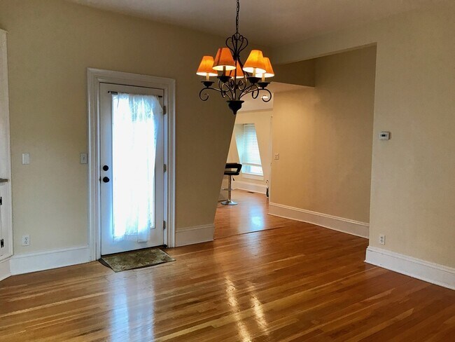 Building Photo - 674 Main St