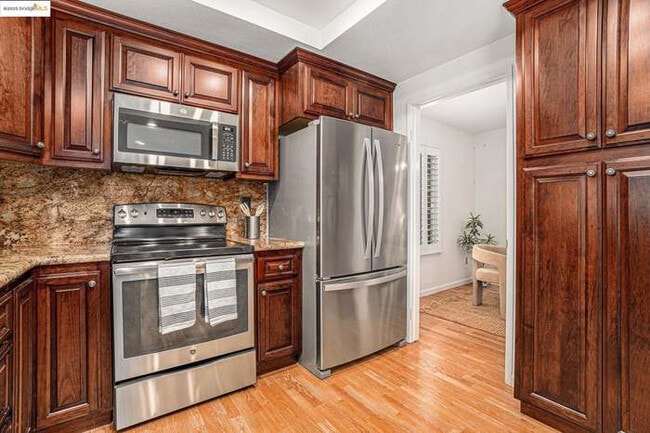 Building Photo - 1022 Village Dr