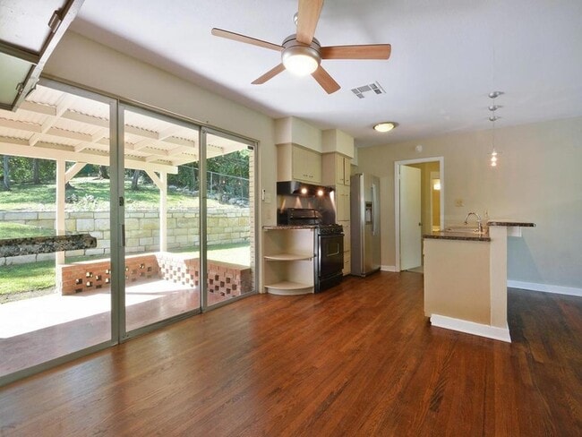 Building Photo - 401 Cherry Hill Dr