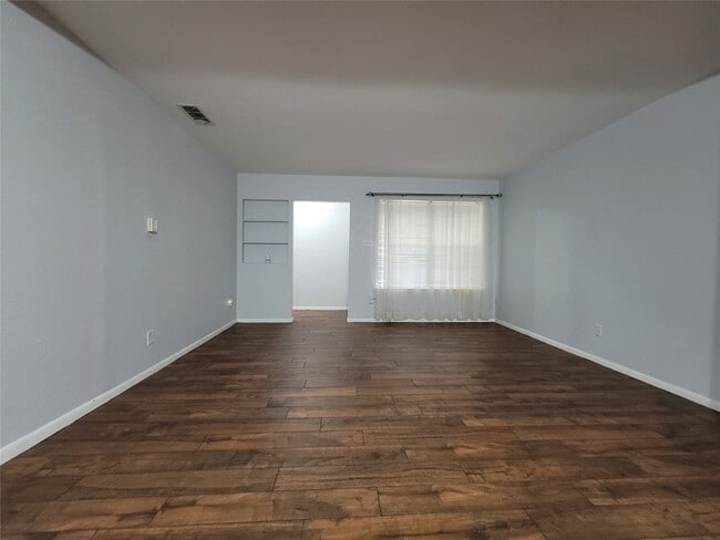 Building Photo - 738 Hawthorne Ln