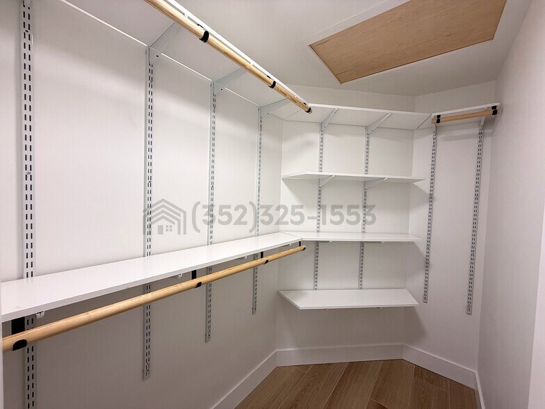 Building Photo - 3276 E Crown Dr