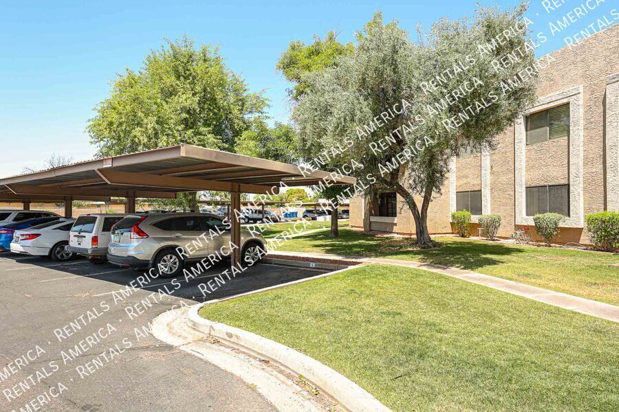 Building Photo - 2146 W Isabella Ave