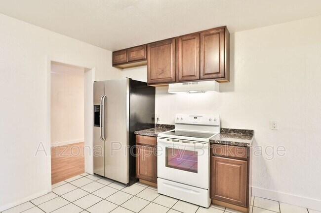 Building Photo - 8041 N 30th Dr