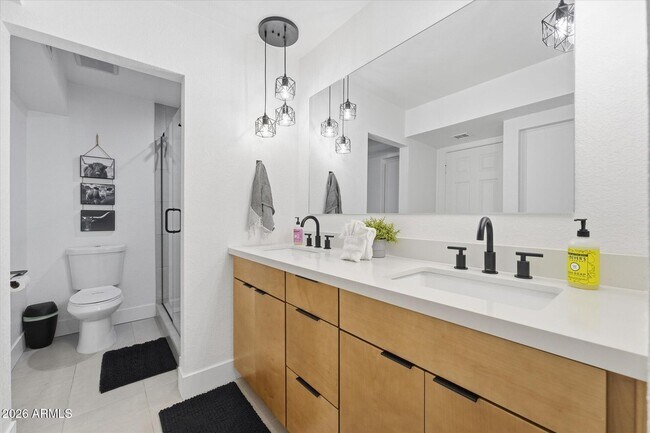 Building Photo - 8649 E Royal Palm Rd