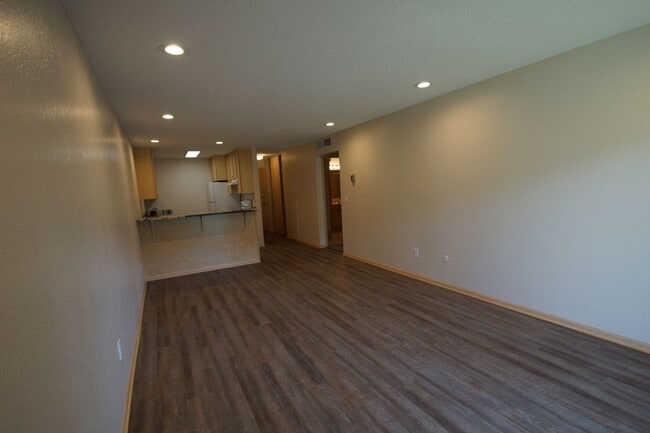 Building Photo - Modern First-Floor One Bedroom with In-Unit Laundry