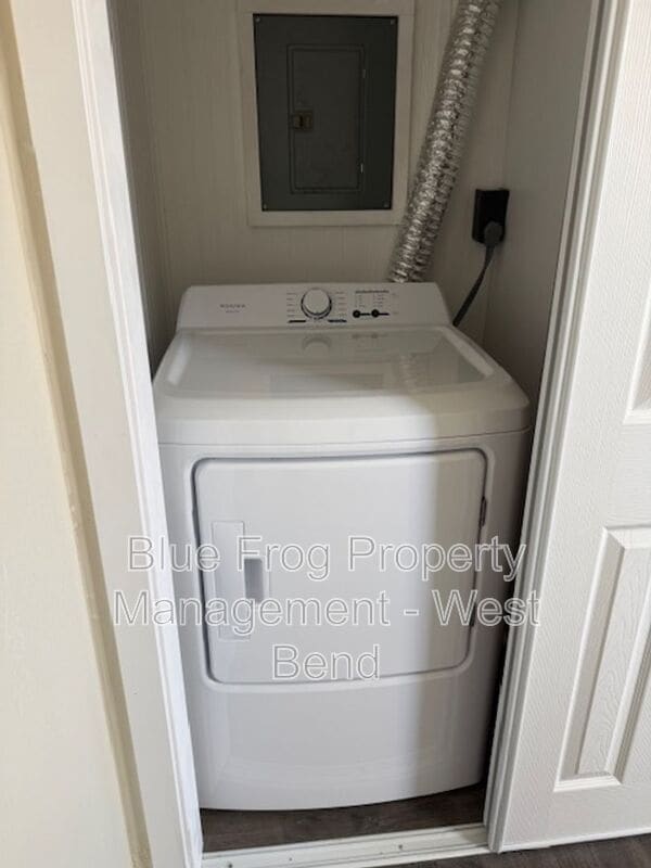 Building Photo - 103A S Main St