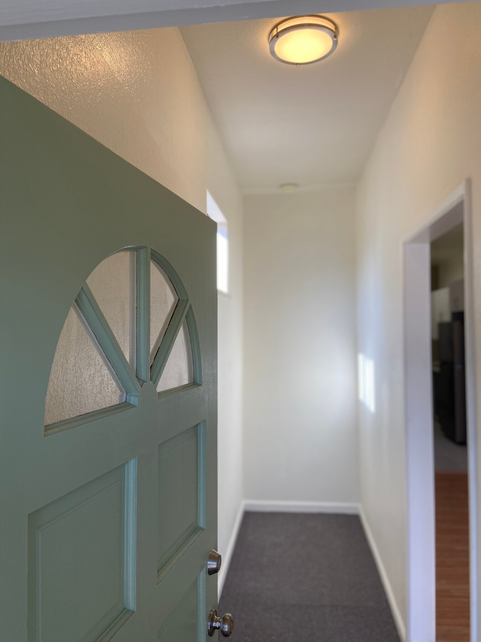 Entry way with mud room - 4179 Shafter Ave