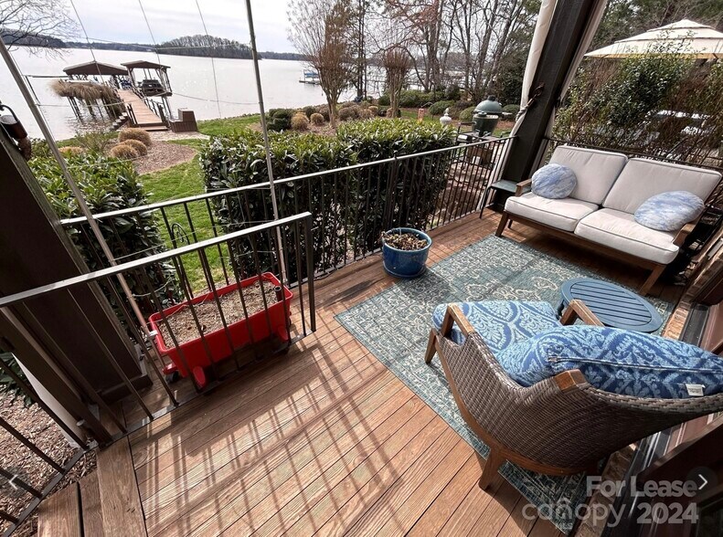 Building Photo - 17120 Belle Isle Dr