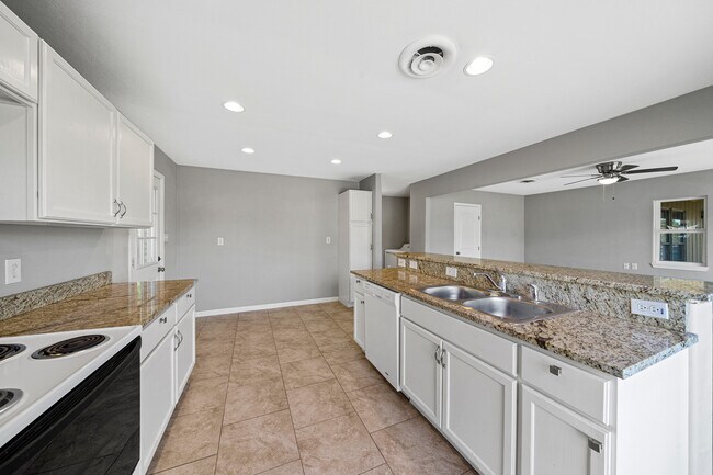Building Photo - 308 E Cheryl Dr