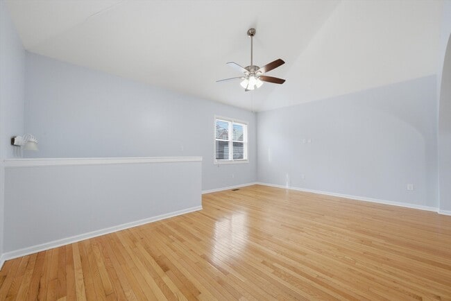 Building Photo - 2125 W 18th Pl