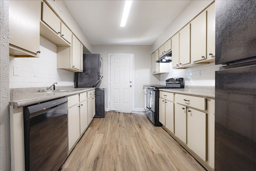 Primary Photo - Getwell Pointe Apartments