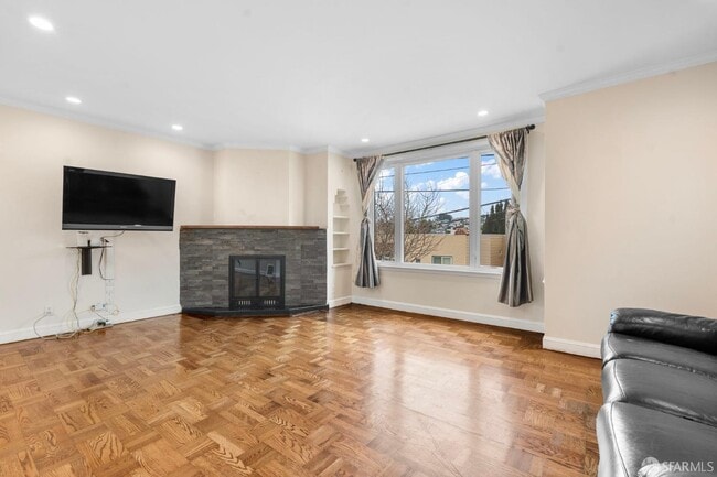 Building Photo - 112 Baden St