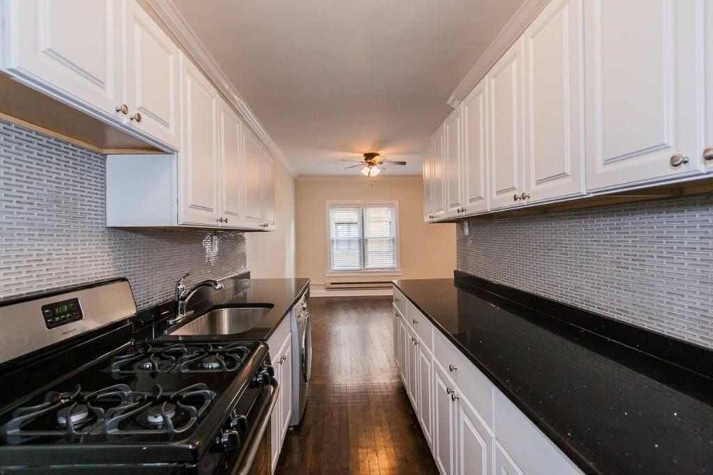 Building Photo - 730 W Roscoe St