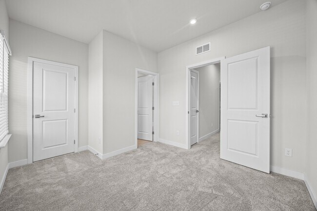 Building Photo - 2833 Statesville Ave
