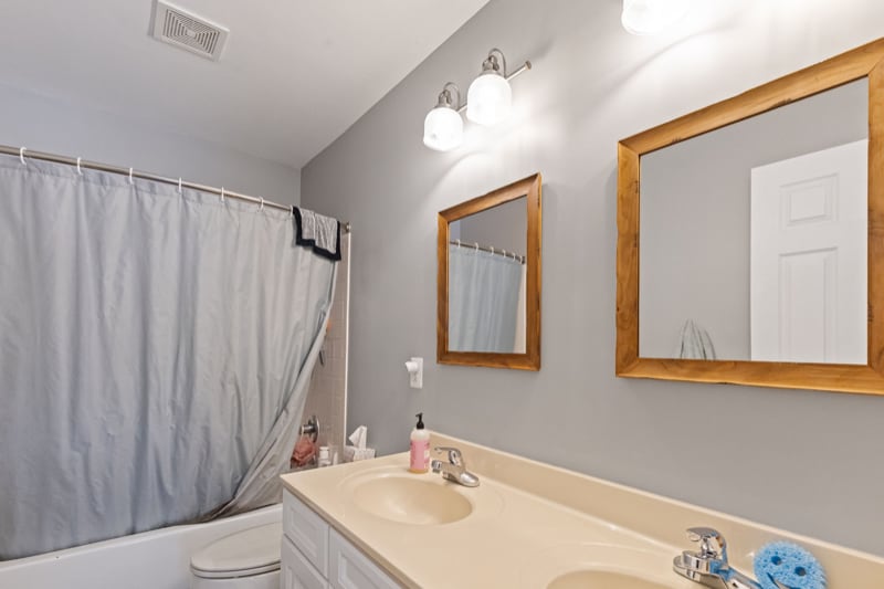 Building Photo - 2953 Medford Dr