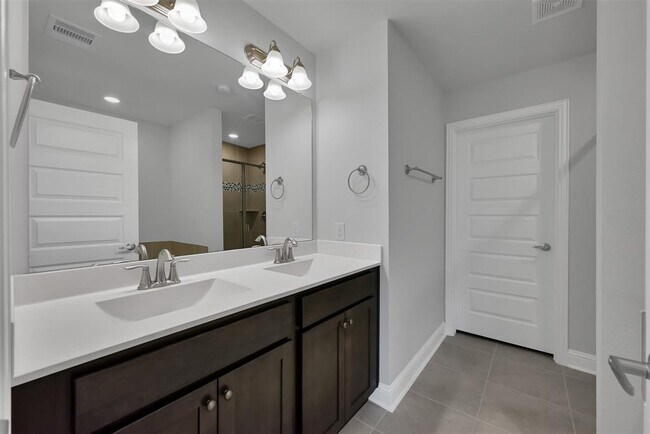 Building Photo - 411 Terra Vis Cir