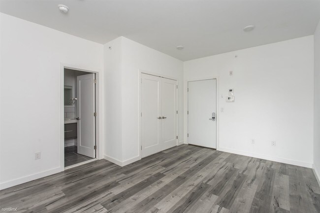 Building Photo - 1629 W Girard Ave