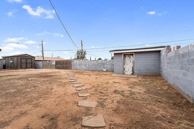 Building Photo - 824 Del Rio Dr
