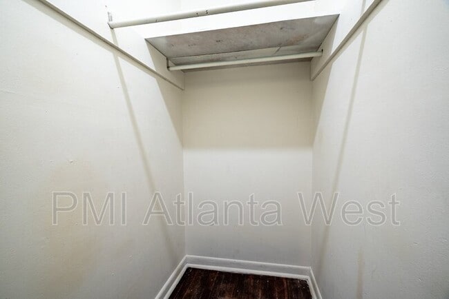 Building Photo - 6480 Raymond Dr