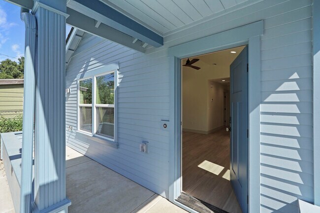 Building Photo - Beautiful 2 bedroom 1 bathroom New Build Close to UC Davis and McGeorge Law School
