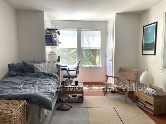 Building Photo - 44 River St