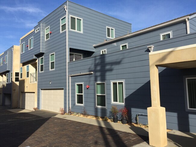 Balconies! - 640 Florida St