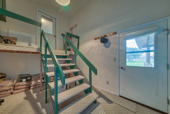Building Photo - 9 Juniper Ln