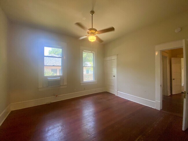 Building Photo - Charming 2/1 in Hyde Park- 4518 Depew!