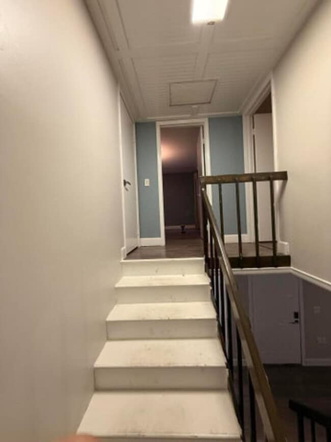 Building Photo - 1405 14th Ln