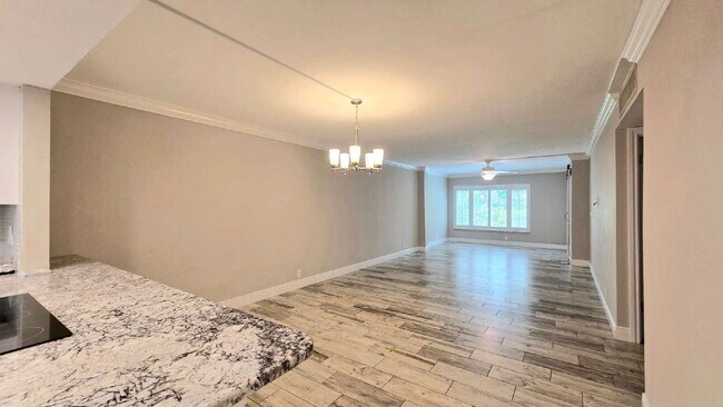 Building Photo - 2244 Winkler Ave