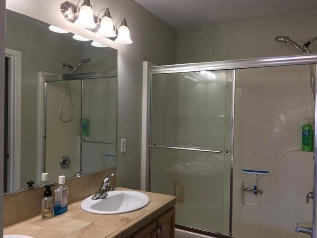 Building Photo - 475 SE 35th St