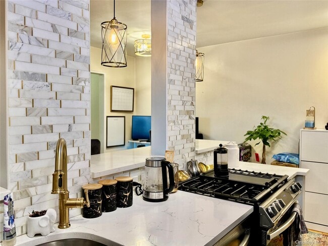 Building Photo - 100 Lincoln Ave