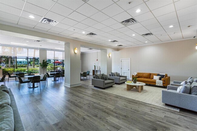Building Photo - 5600 Collins Ave