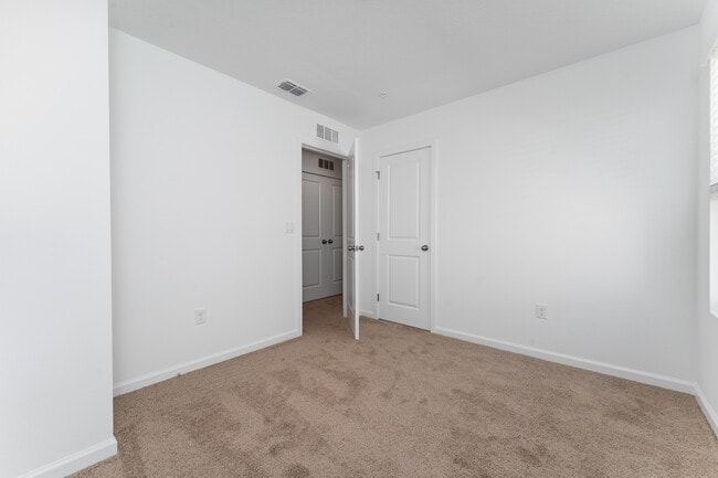 Building Photo - 9839 Walkway Dr