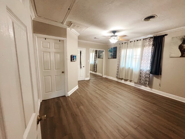 Building Photo - 936 Brockenbraugh Ct