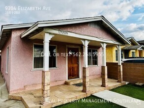 Building Photo - Three Bedroom Home with Garage for Rent in...