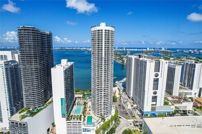 Building Photo - 1750 N Bayshore Dr