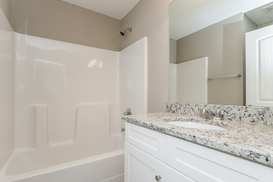 Building Photo - 542 Fieldcrest Dr