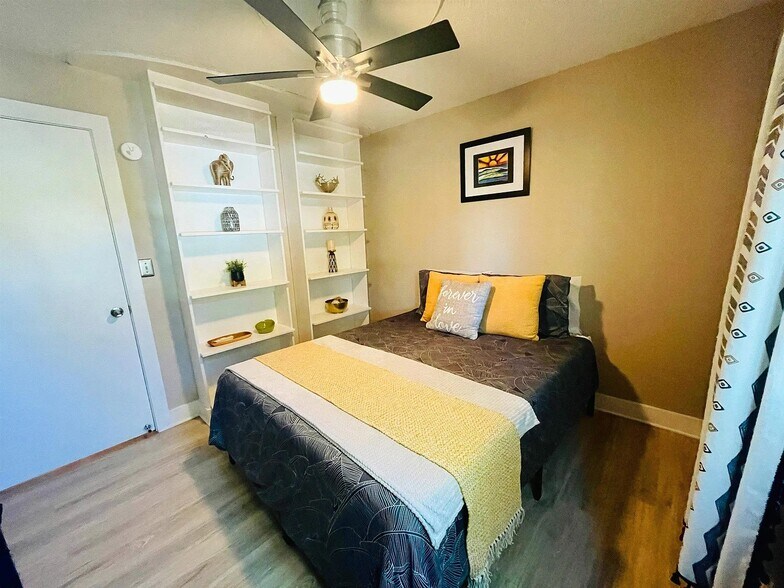Secondary bedroom - 140 Uwapo Rd