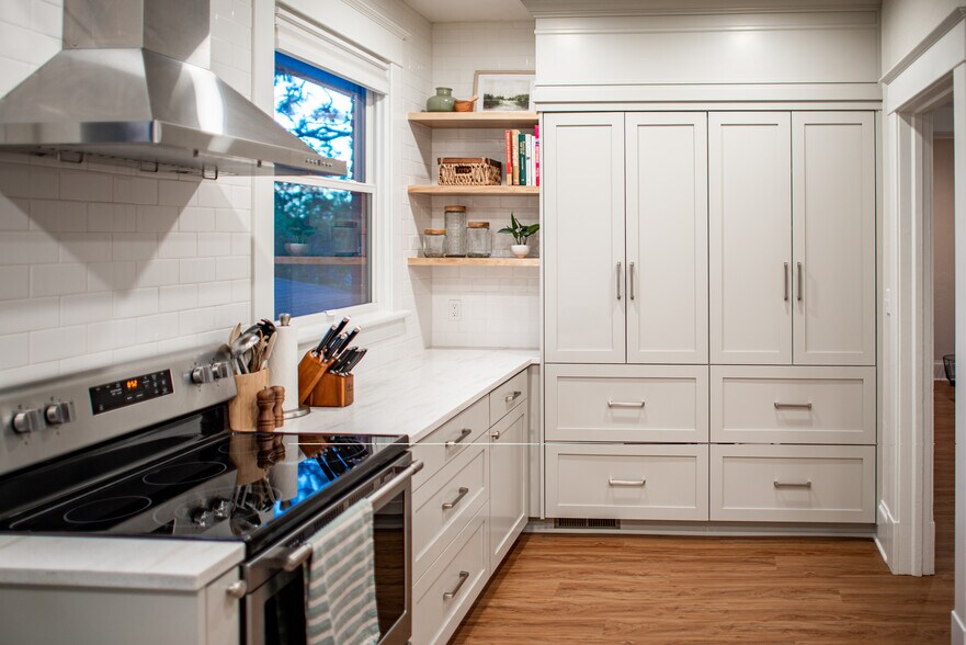 Building Photo - 1111 W 12th Ave