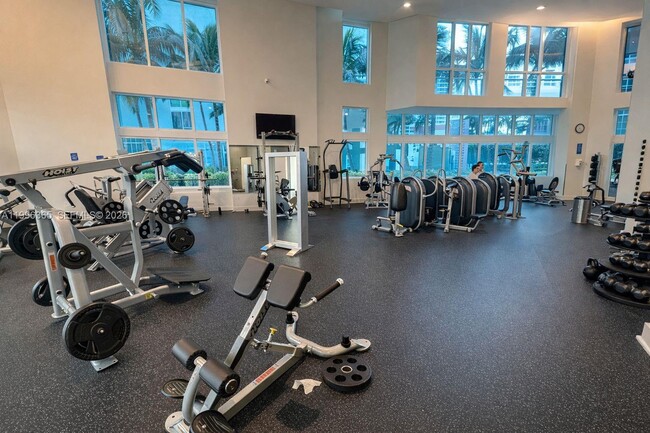 Building Photo - 1900 N Bayshore Dr