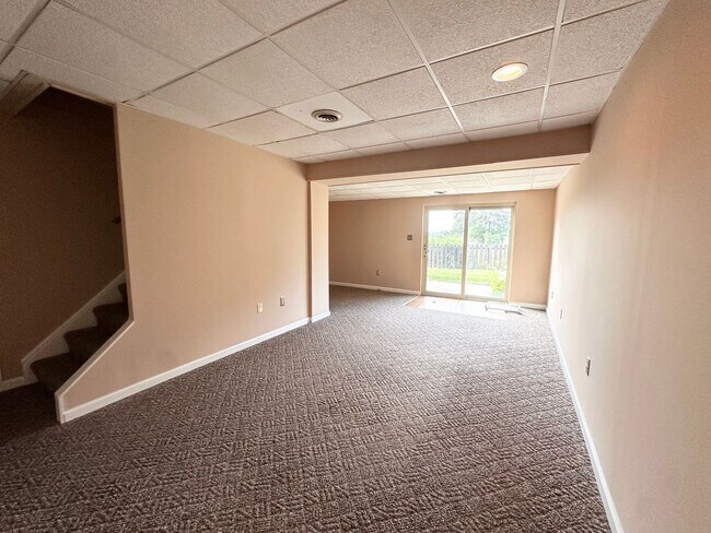 Building Photo - 1114 Skyview Dr