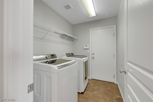 Building Photo - 2089 Waterlily View St