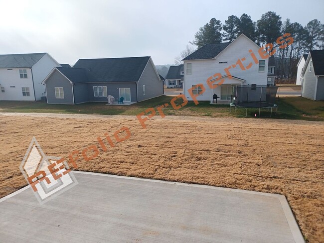 Building Photo - Beautiful 4BD 2.5BA Home w/Primary Suite o...