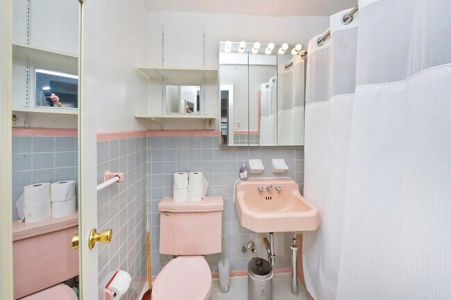 Building Photo - 1574 2nd Ave